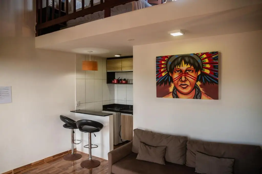 Living da suíte duplex com mezanino